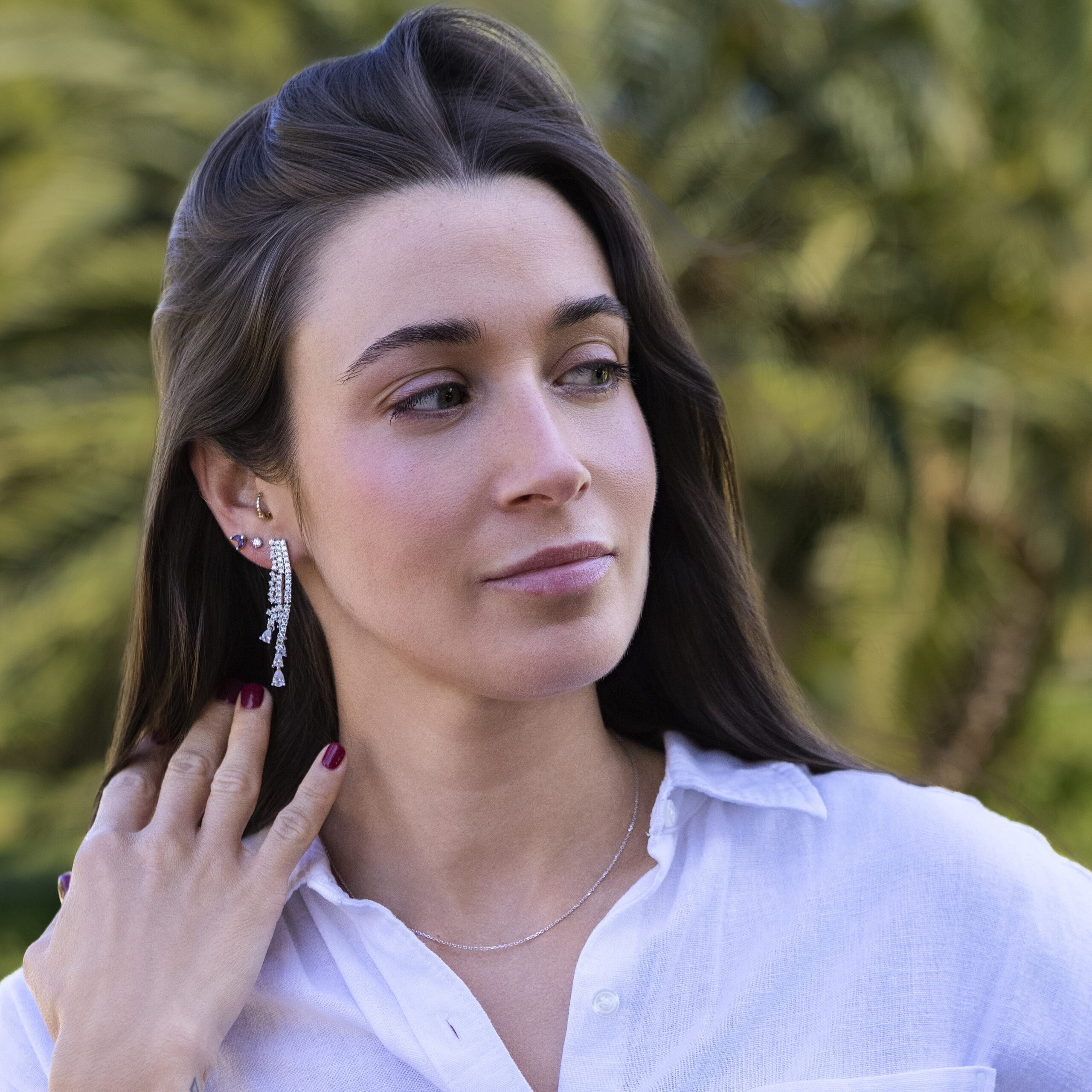 Pendientes-largos-de-plata-Agatha-en-fondo-gris-bodas-circonitas-cuelgan-movimiento-tres-tiras-rodio-dorado-gioccosilver
