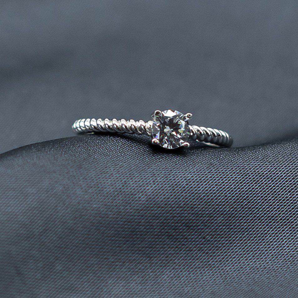 anillo-de-plata-cadence-solitario-plateado-circonitas-una-piedra-cadena-cualquier-ocasion-gioccosilver