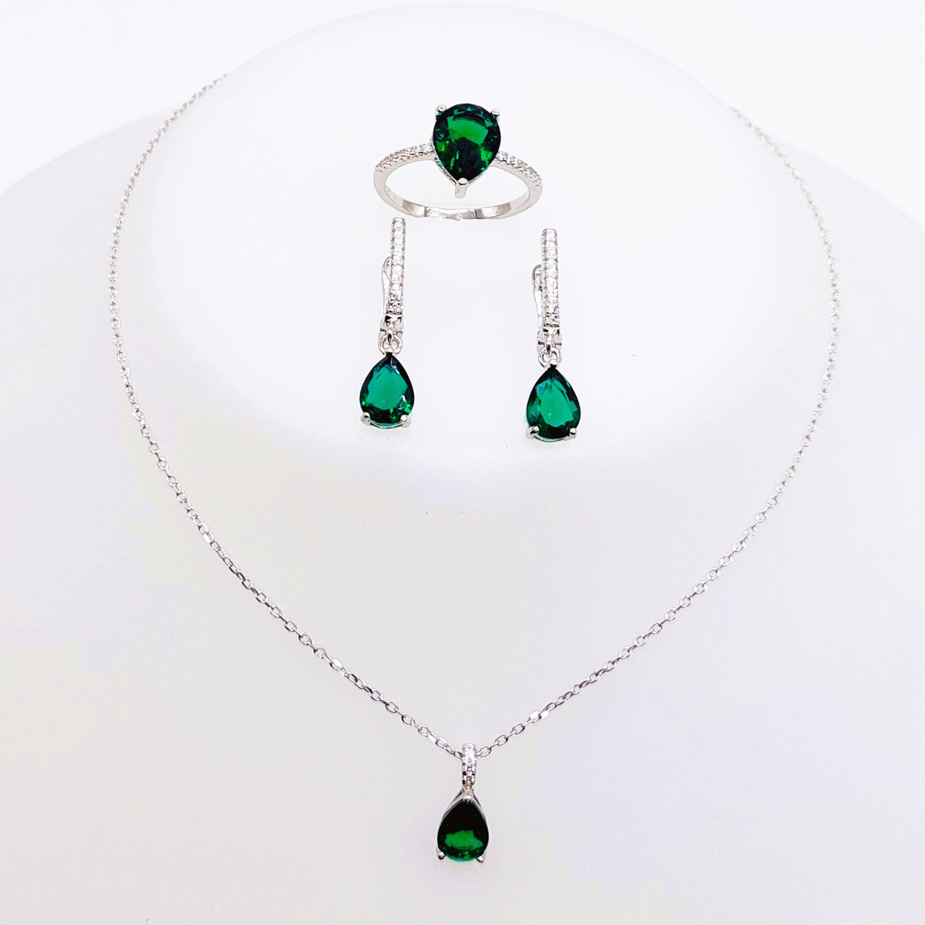 conjunto-de-plata-nina-con-lagrima-verde-colgando-y-circonitas-gioccosilver