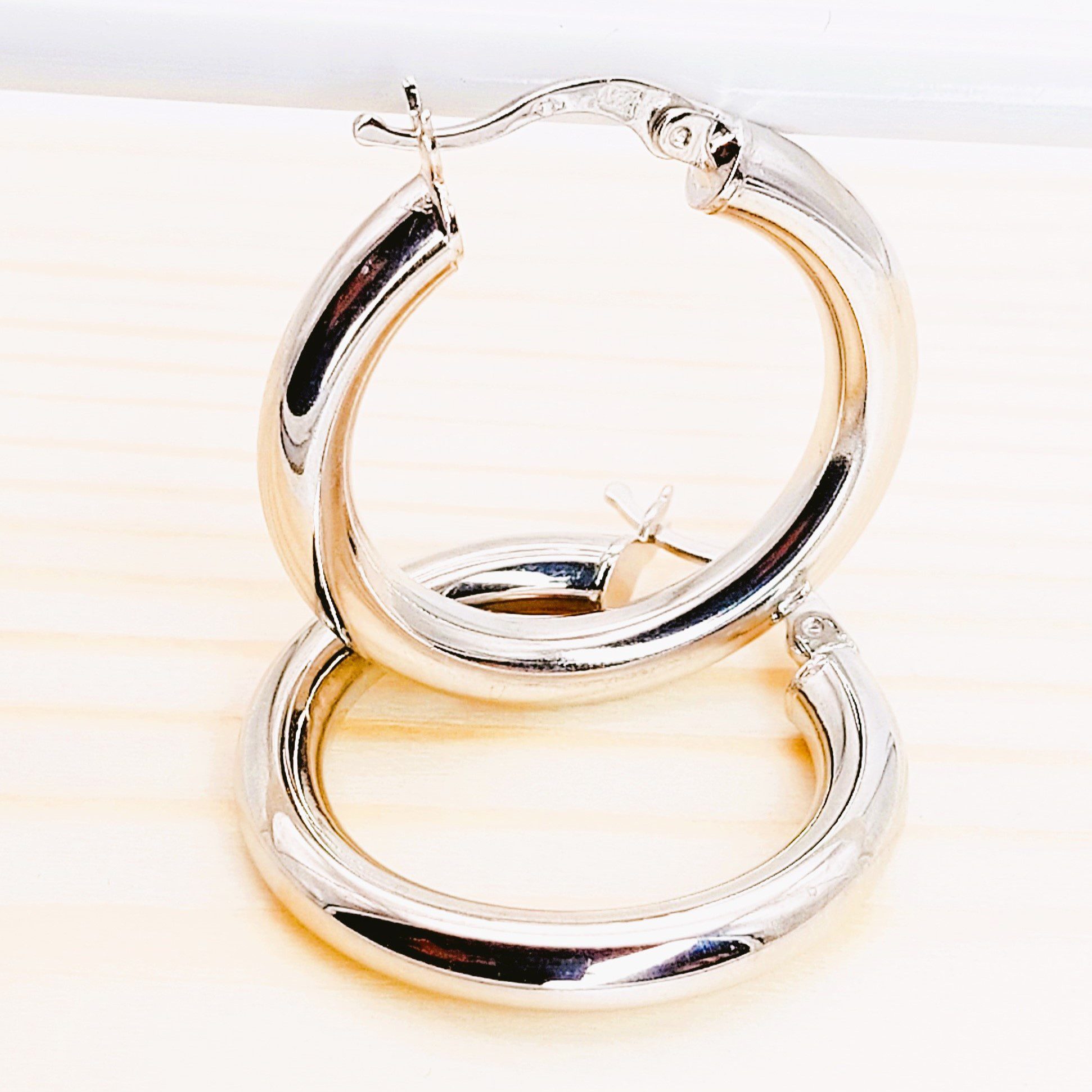 pendientes-de-plata-catali-aros-29mm-rigidos-plateados-cualquier-ocasion-gioccosilver