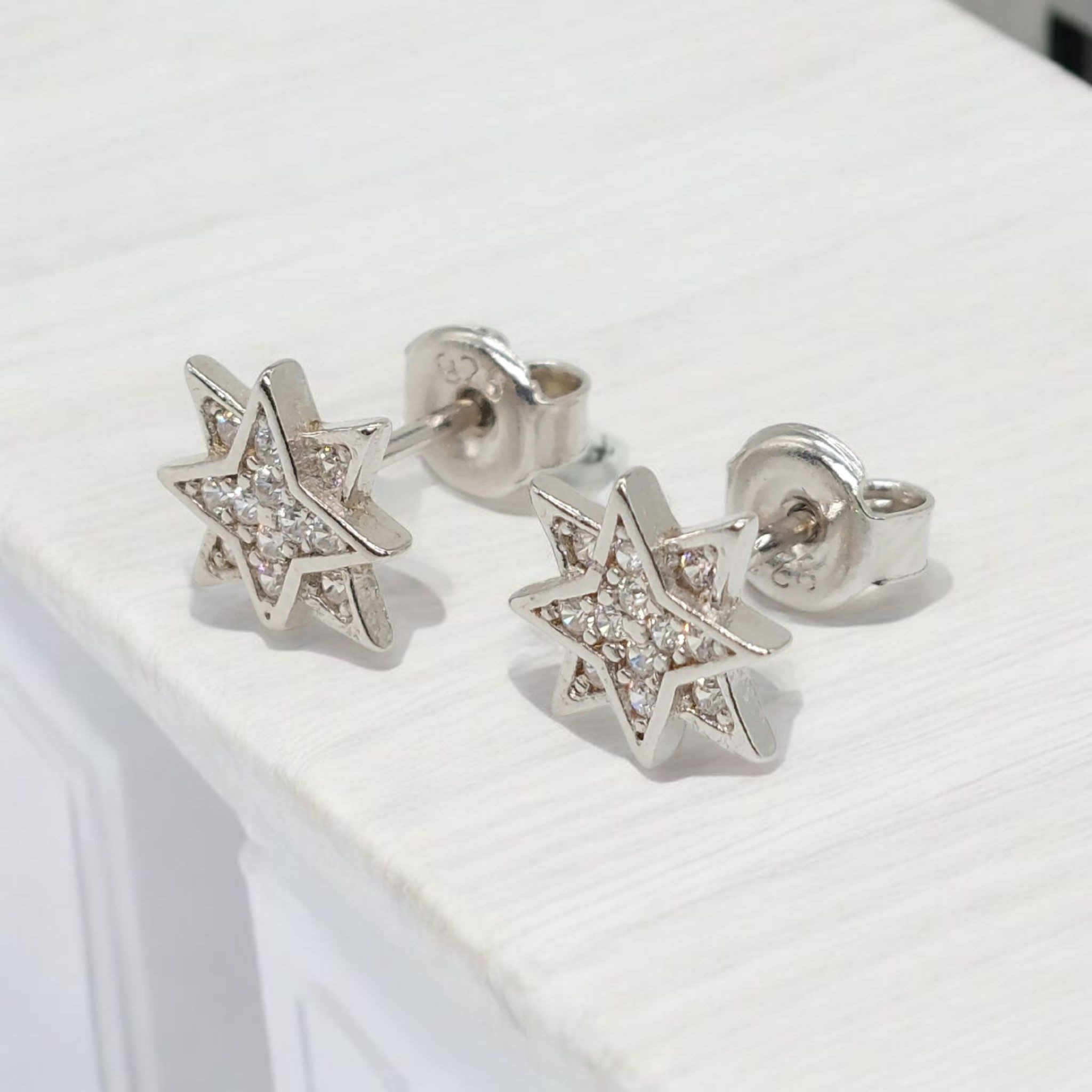 pendientes-dormilones-de-plata-letha-estrella-plateados-circonita-orejal-cualquier-ocasion-gioccosilver